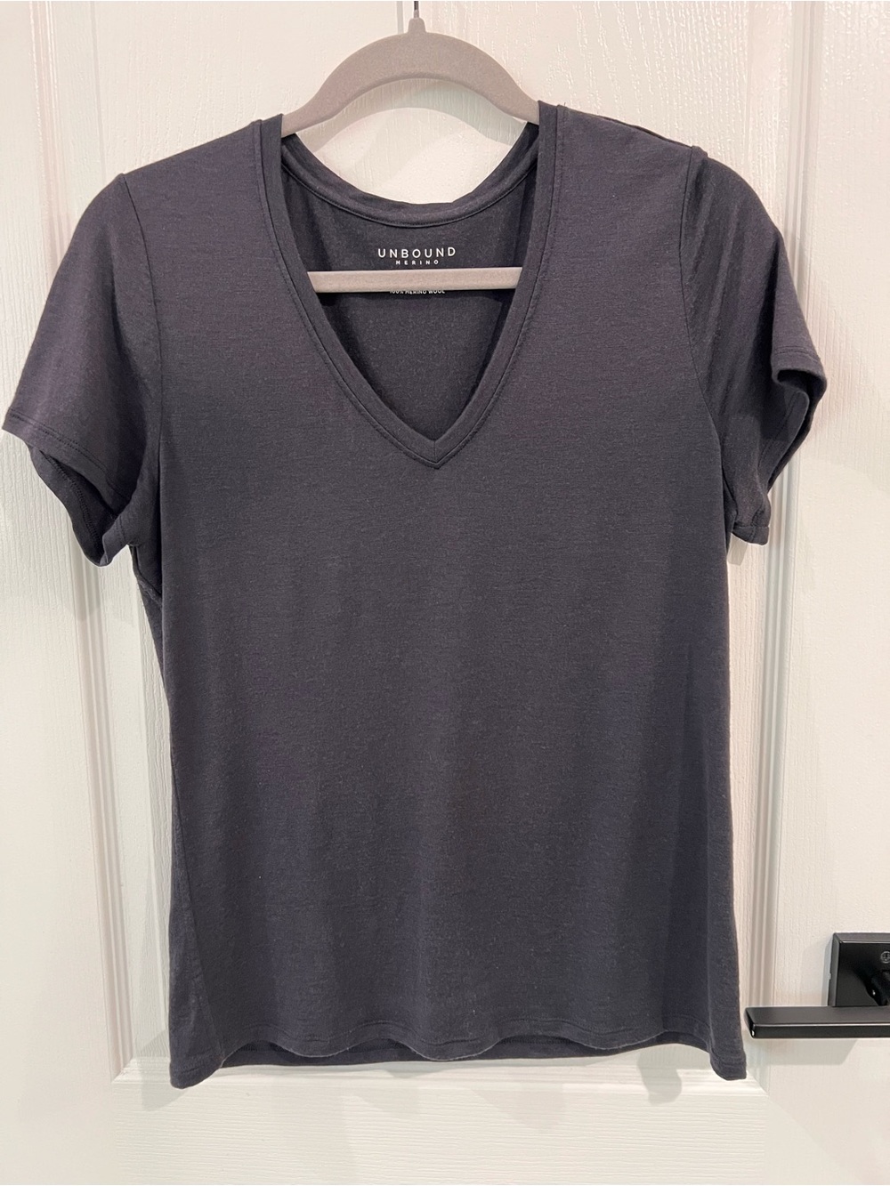 Unbound Merino Women's Merino VβNeck TβShirt